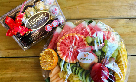 מגש פירות Small עם פינוקי שוקולד עד הבית