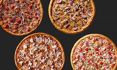 4 פיצות משפחתיות כולל משלוח בדומינו'ס פיצה