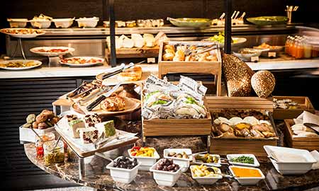 ארוחת בוקר זוגית בקפה 65 בלב רוטשילד