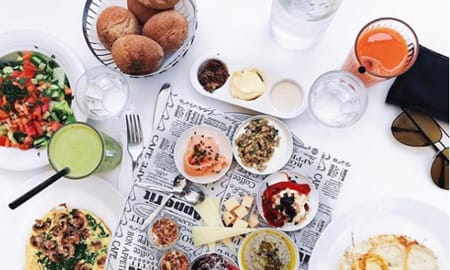 ארוחת בוקר זוגית מפנקת